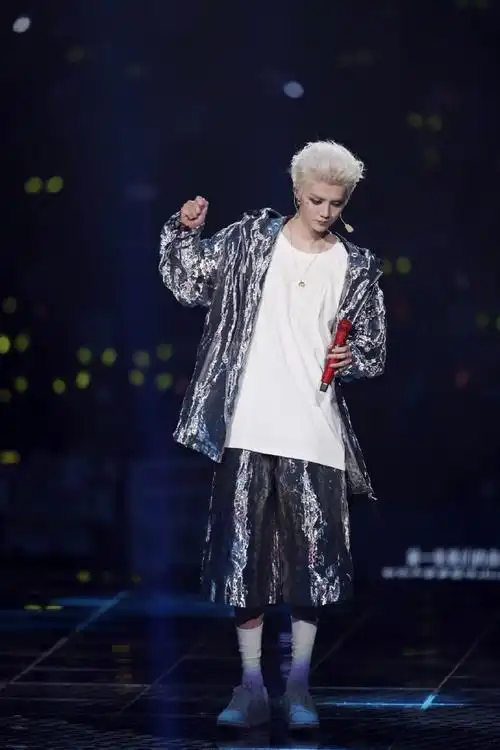 全抖音都在等812鹿晗演唱会##鹿晗演唱会812抖音收官场