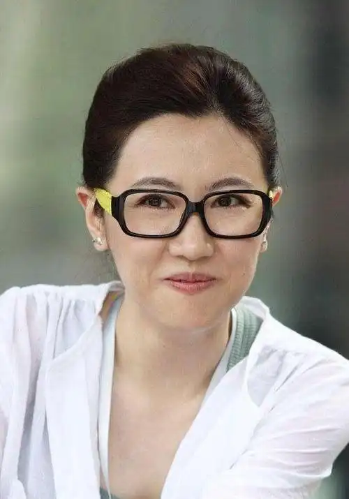 宋丹丹太爱儿子巴图,尽管未来儿媳年纪大巴图很多,也只能选择接受