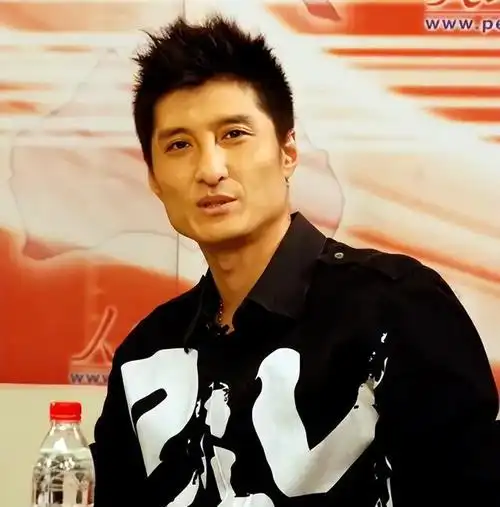 娱乐圈中兄弟明星不少,但是像胡东和胡兵这样知名的还真不多.