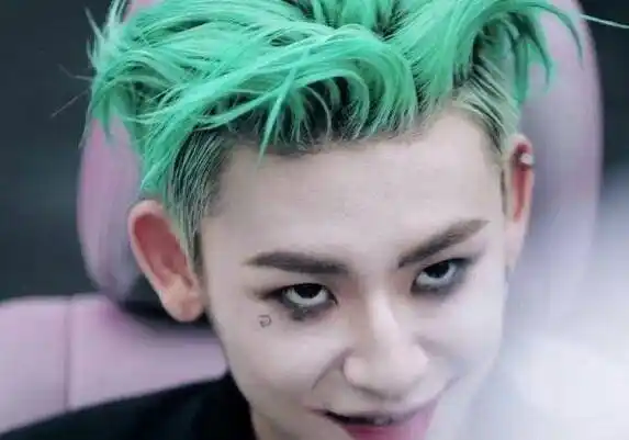 男星半面小丑妆,朱一龙张艺兴气势强大,王俊凯眼神犯规!