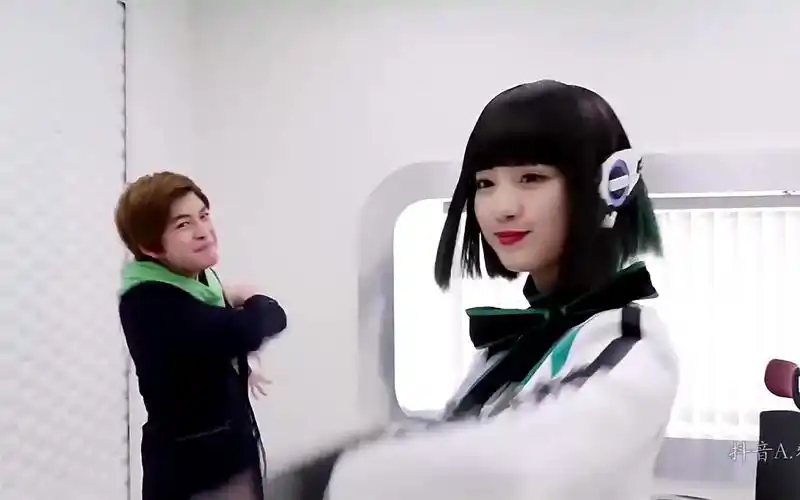 这样可爱的伊兹你还不掏腰带抱走吗!#假面骑士 #特摄剧媒