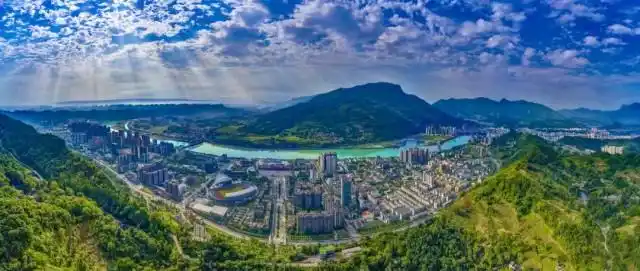 雅安市市内全景   雨城融媒体供图.png