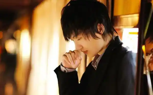 许嵩很有才华,他是一位独立音乐人,歌手,作词人,作曲人和音乐制作人