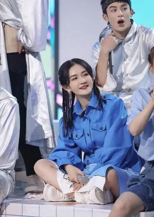 张杰根本管不住谢娜阿姨年纪还玩下衣失踪这腿真实存在吗