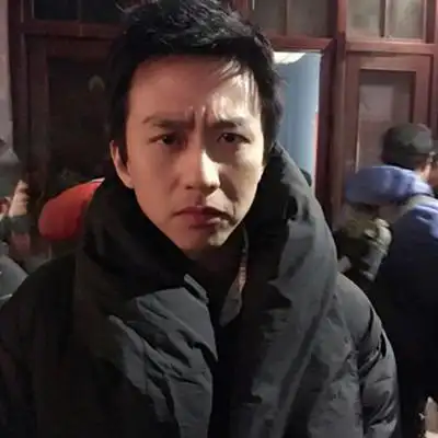 邓超短发发型酷帅魅力十足