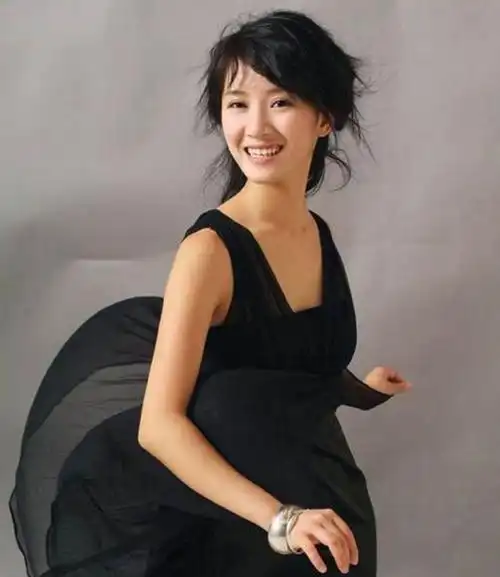 原来她就是陈道明女儿,怪不得这么红,如今33岁美出天际_陈格