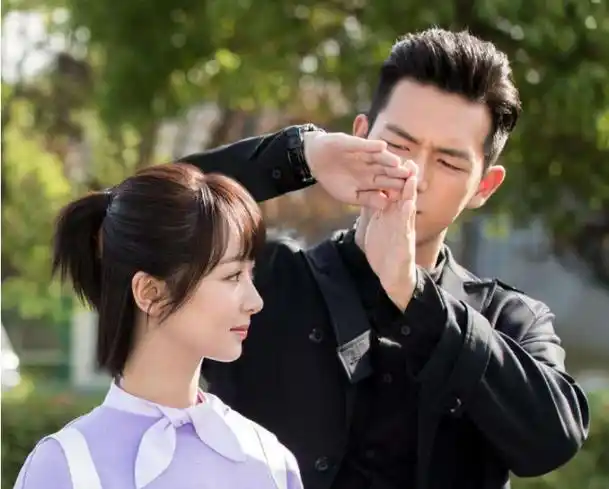 杨紫李现再度合体,甜腻合照cp感十足,粉丝直呼"奔现吧"!