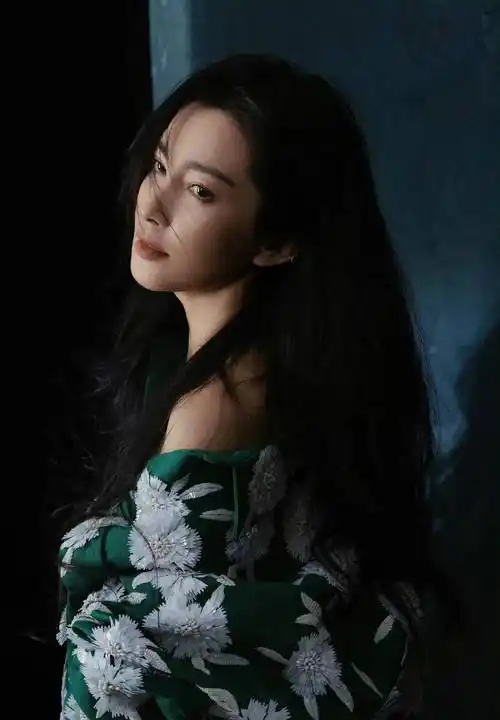 李冰冰嘉人二月刊封面 大花的气场果然无人能敌!