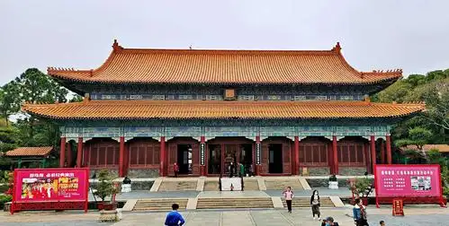 该园建于一九九七年,仿北京圆明园.正大光明殿是皇家宫殿式建筑