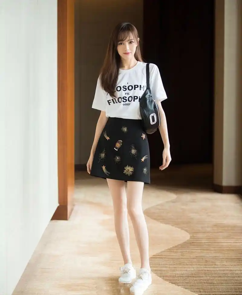 唐嫣牛仔,短裙齐上阵,腿精本人大秀美腿,太瘦了