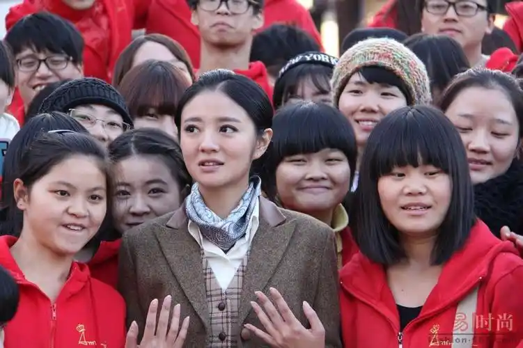 明星与粉丝合影被吐槽像路人 来看这次是谁中枪了