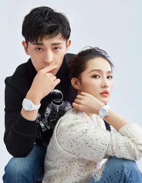 否认恋情现场:胡歌发文求放过,杨洋,邓伦也被波及_李沁_李易峰_关系