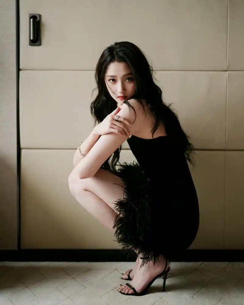 关晓彤大长腿壁纸图集