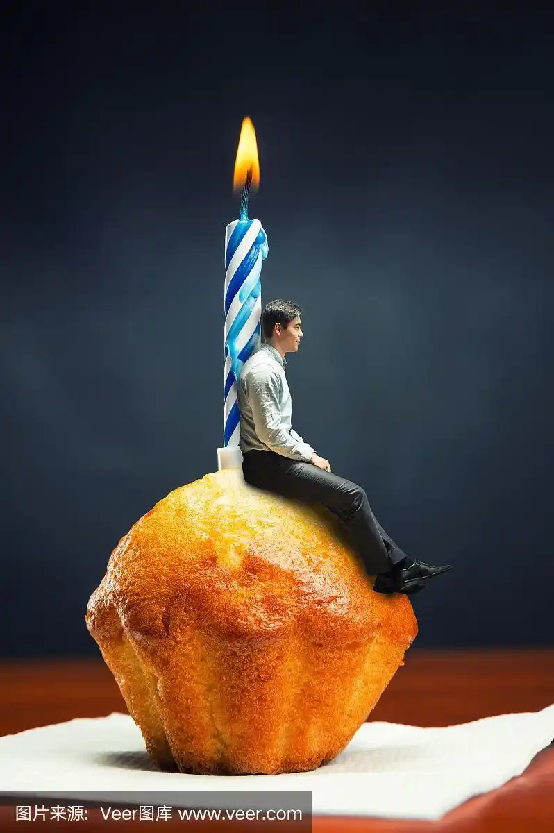 伤心的生日男孩