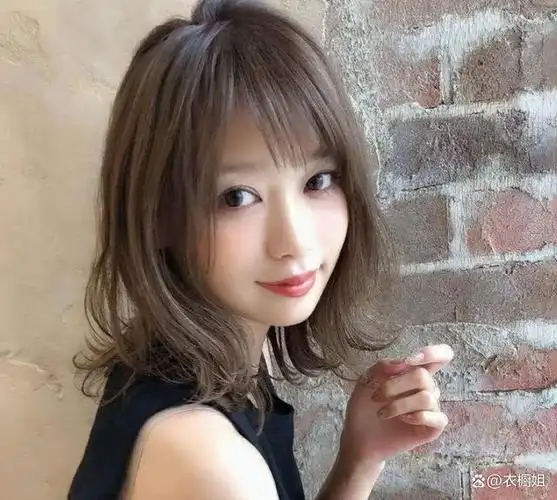 建议"脸大"的女生,做发型要尽量避开这3种,土气还容易显胖