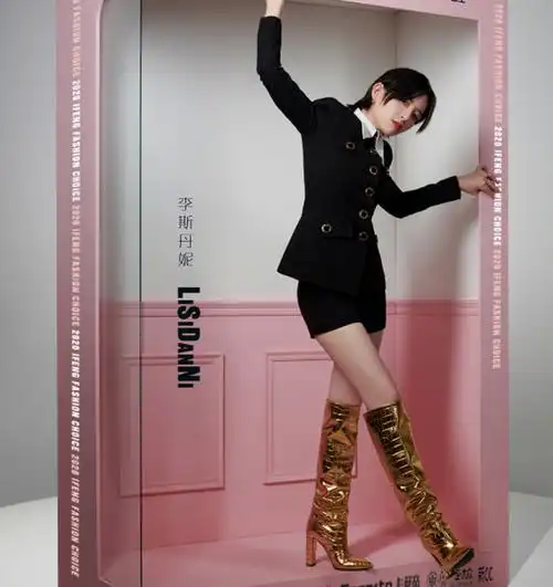 "中性"风格的女生有多美?172李斯丹妮黑色短裤加长靴帅到极致