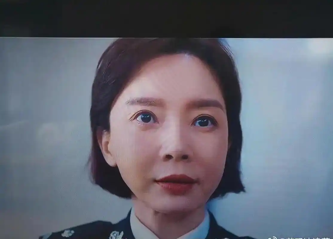 陈数的整容脸越来越僵了! 相比吴越的局长,差距一目了然 .