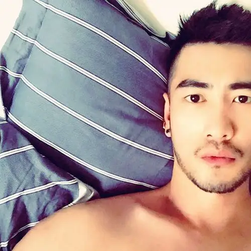 络腮胡短发真实帅哥图片潮男胡茬短发潮男图片