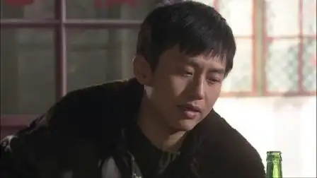 甜蜜蜜:雷雷买醉没带够钱,幸亏死党路过帮他一把,丢人丢到家了