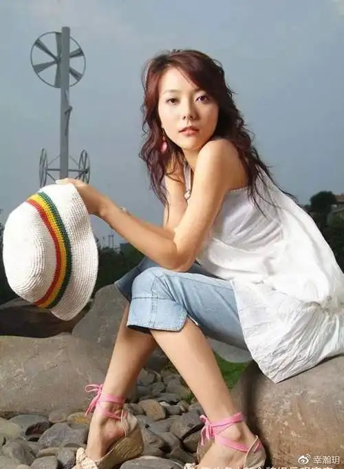 说起杨乐乐,大家印象里,她是芒果台的主持人,也是汪涵的妻子.