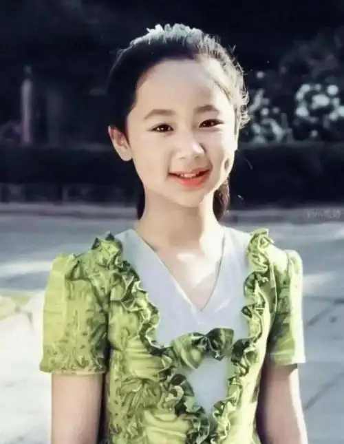 自小以来,我就对表演怀有极其浓厚的兴趣.同样是一位来自北京的姑娘.