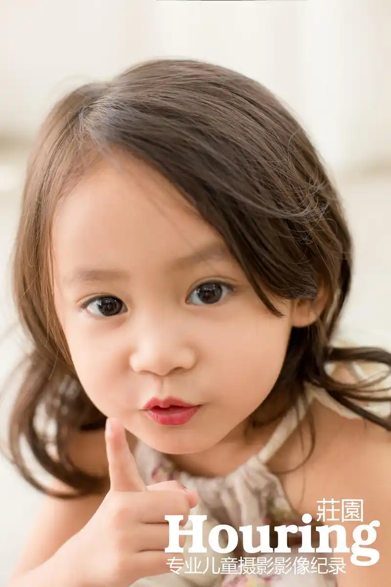 可爱的小女孩houring庄园