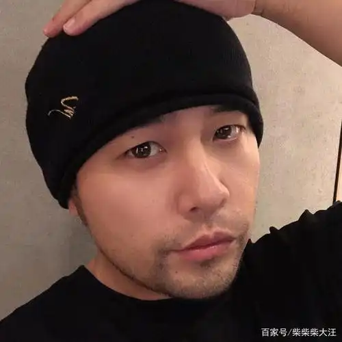 周杰伦:下周发布新歌!近日生活照男人味十足