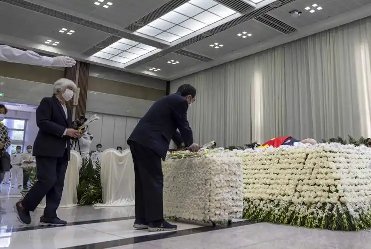 吴孟超同志遗体告别仪式在上海举行