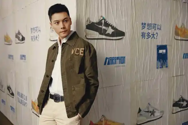 陈伟霆飞行夹克造型