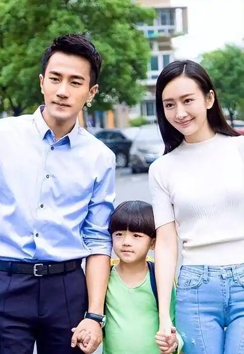 一待就是四个小时,这条新闻一下子就登上了舆论热点,而刘恺威和王鸥则