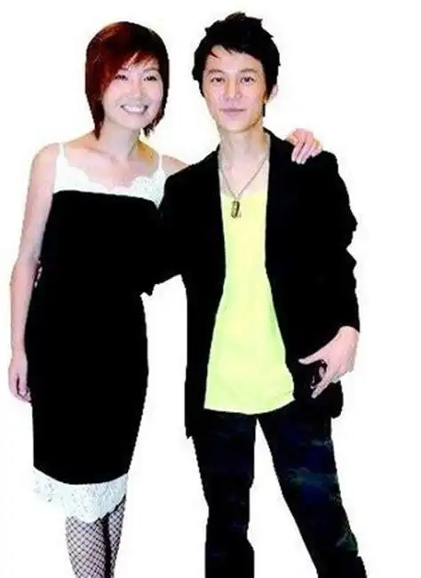 何炅妻子王菁何炅的儿子