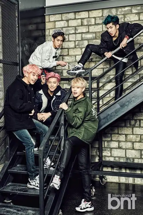 组合imfact拍写真 五人五色用绚丽抒写青春