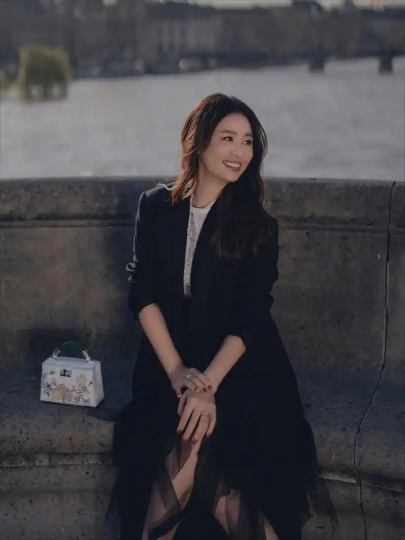 9096  林心如,一身黑色装扮,简约而不失高级感.