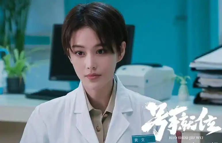 李易峰主演的电视剧剧照_继《隐秘而伟大》之后,李6767易峰又有新