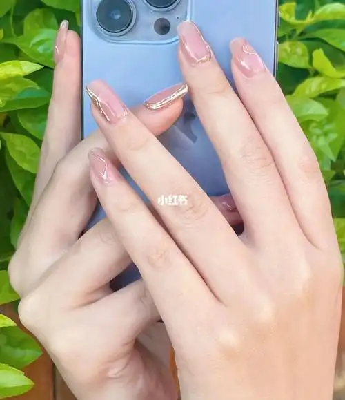 夏天显白法式美甲