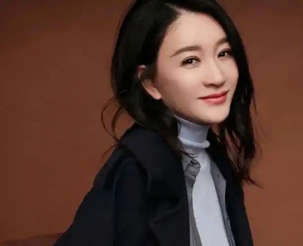 李小冉的感情,第一段是和孙东海开始的,也是因为李小冉,作为演员的