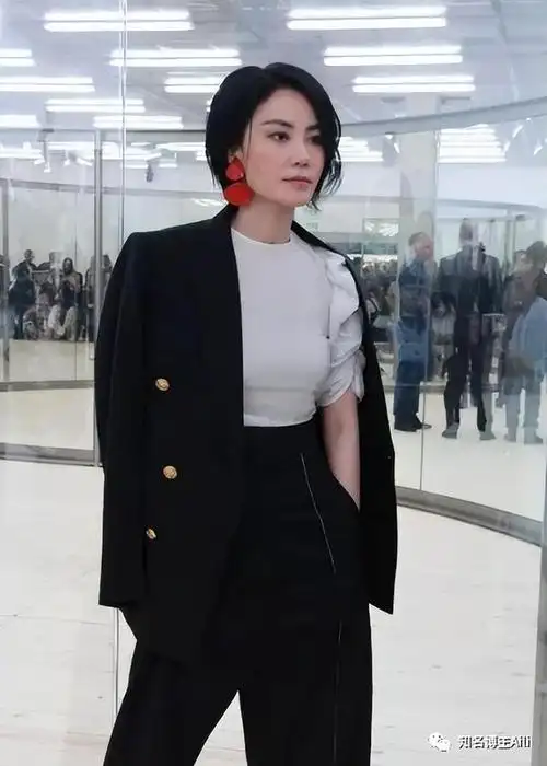 53岁的王菲气质堪比少女,穿着就和她的性格一样,充满自由与争议