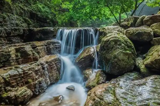 百里峡位于中国河北省承德市兴隆县,是中国著名的自然风景区之一.