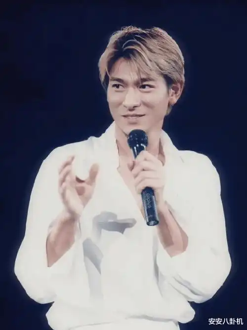 演唱会|真正的顶流!刘德华演唱会人数近4亿,王一博肖战也配相提并论?