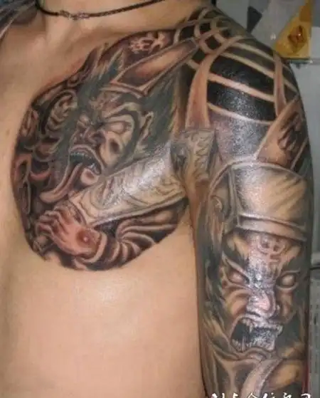 男人肩部半甲黑白无常纹身图案