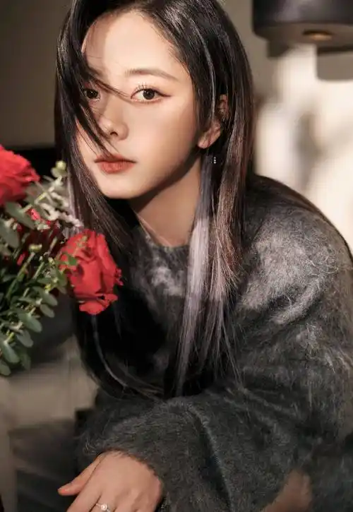 谭松韵以靓丽的青春年华,点亮梦想,谱写精彩人生_生活_心境_心态