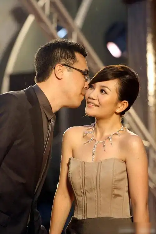 "情歌天后"梁静茹近照气色大好,仍然期待爱情,恋上大14岁男友|李宗盛