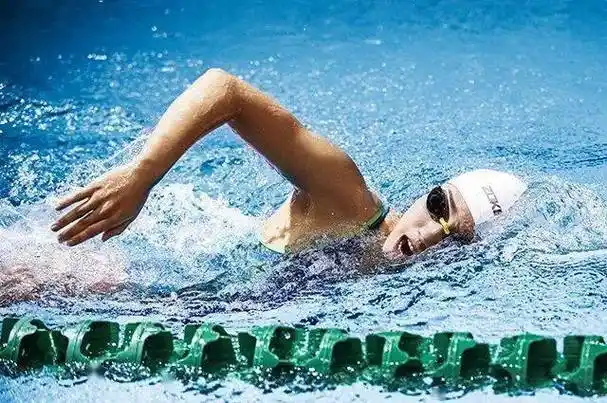 游泳跑步减肥游泳减肥还是跑步减肥