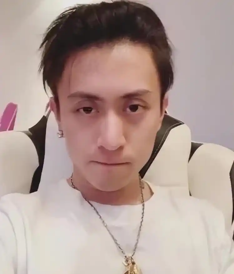 阿娇为沪上皇秦奋生双胞胎,因刚生完孩子发胖?两人往事被重提