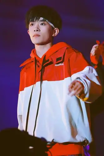 易烊千玺十八岁生日会同款衣服红白撞色连帽宽松卫衣女外套上衣潮_6折