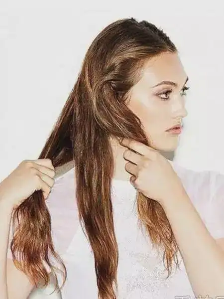 不知道怎么扎头发的女生看过来一分钟教你学会明星款扎发