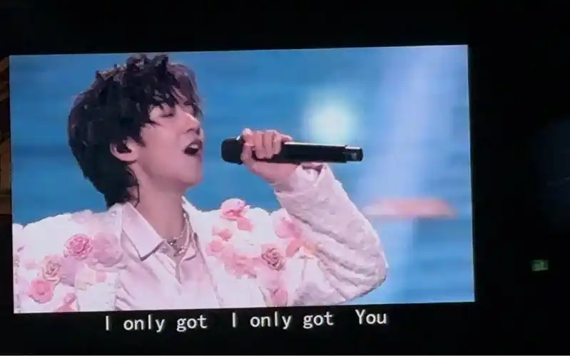 时代少年团11.19号四周年澳门演唱会,贺峻霖solo舞台《eyes for you》