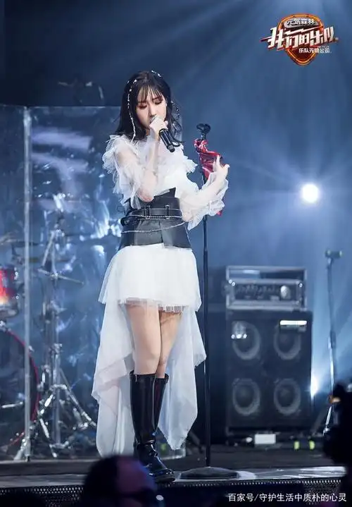 分享摇滚萌新,具有烟嗓的刘文君以及他们的摇滚乐队