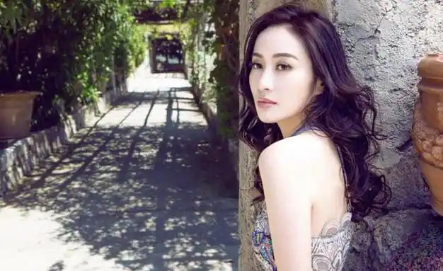 演员叶璇:13岁开始独立,继母年龄只大我十岁,风光背后满是泪水|霍建华