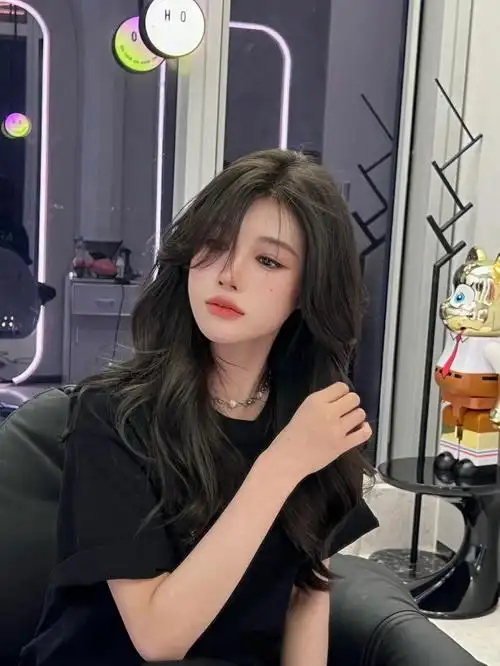 青木亚麻色,这是一种头发的颜色,是很多人都是喜欢的,,那么青木亚麻灰